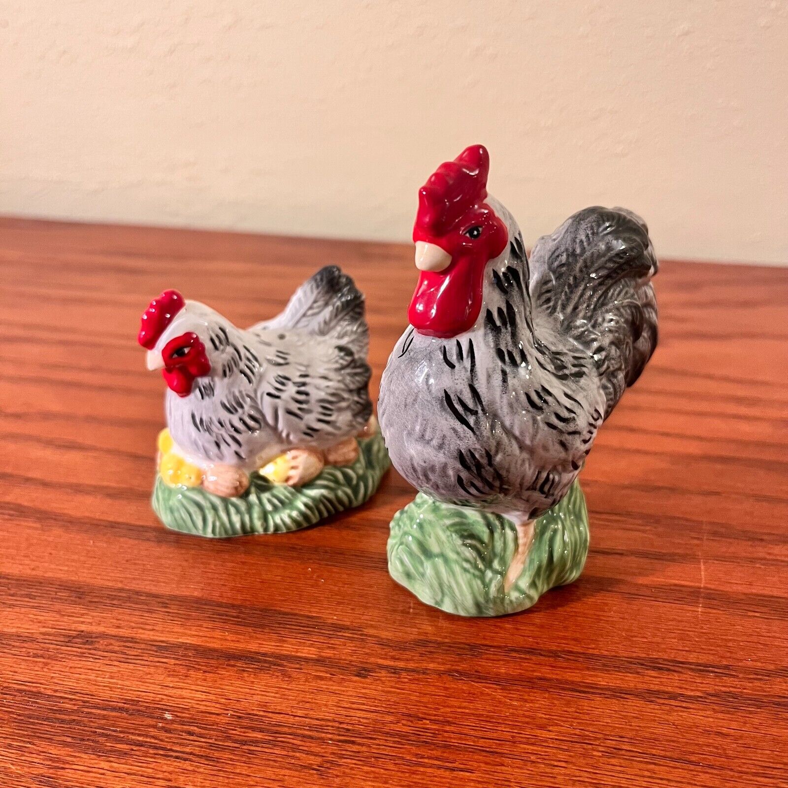 Vintage Chicken Rooster Hen Hand Painted Salt Pepper Shakers Farmhouse New
