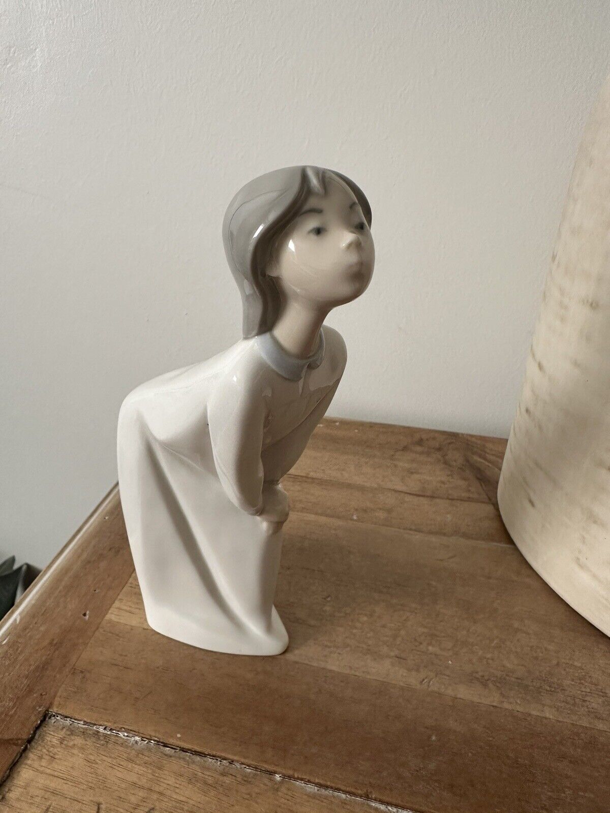 Vintage Collectible Lladro # 4873 Kissing Girl Spain No Box Excellent