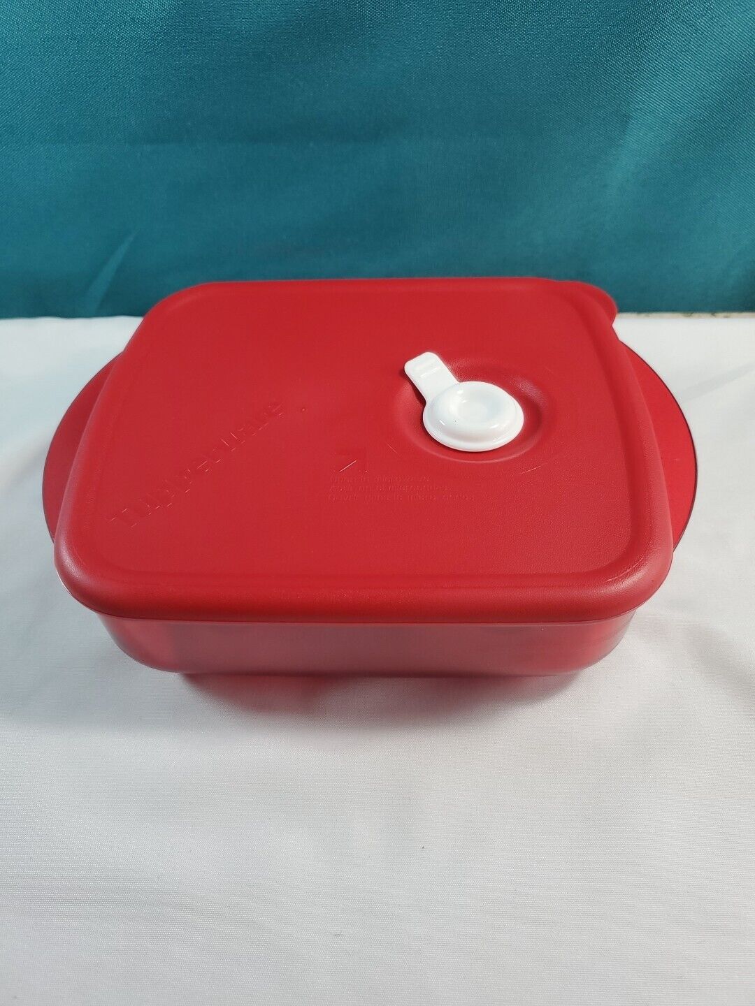 Tupperware Vent N Serve Small Microwaveable 550ml / 2.25 cup Candy Apple Red