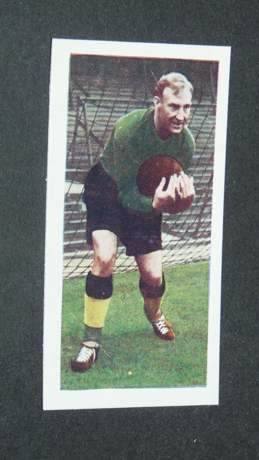 1957 FOOTBALL CADET SWEETS CARD #38 BERT WILLIAMS WOLVERHAMPTON WOLVES ENGLAND