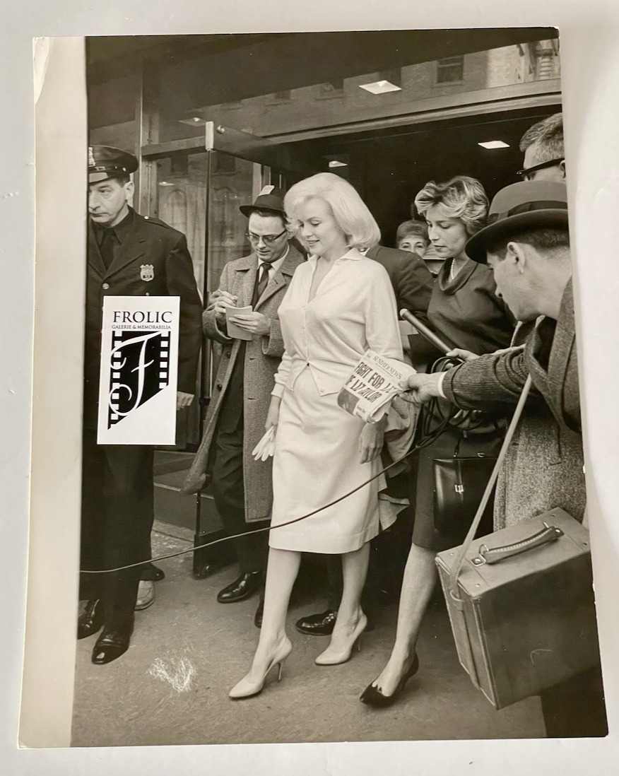 MARILYN MONROE 1961 Leaving Columbia Presbyterian Hospital by Paul Slade RARE+++