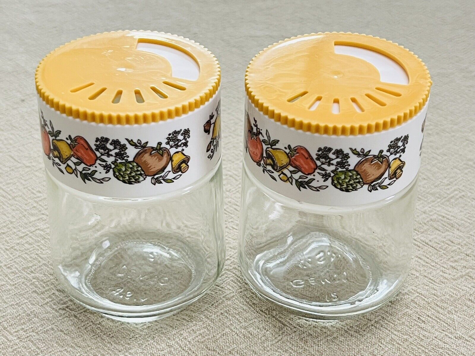 Set of 2 Vintage Corningware Gemco Spice Shakers Spice of Life Dial Lids