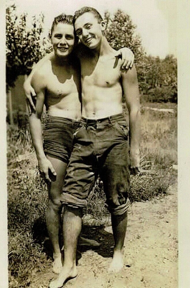 Pair of Hugging 1920s Young Men gay man's collection 4x6