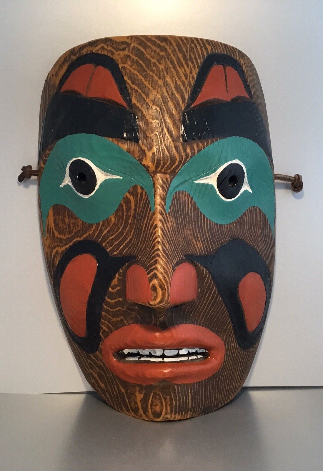 CONTEMPORARY CANADIAN NATIVE INDIAN CARVED PAINTED MASK NWT