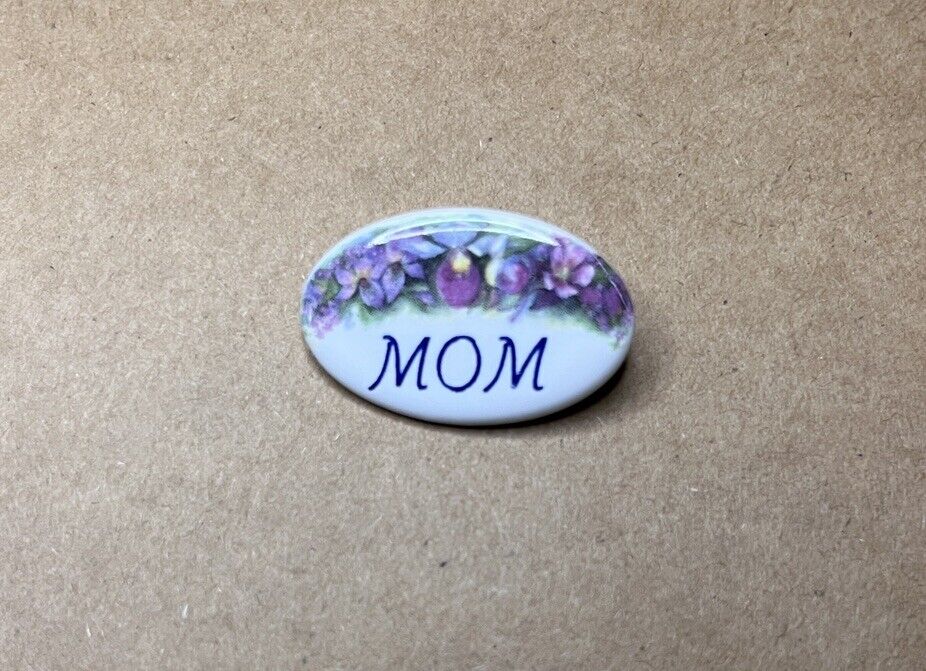 VTG 90s Mini Floral Design Porcelain “MOM” Oval Round Pin Brooch 1 inch Mother’s