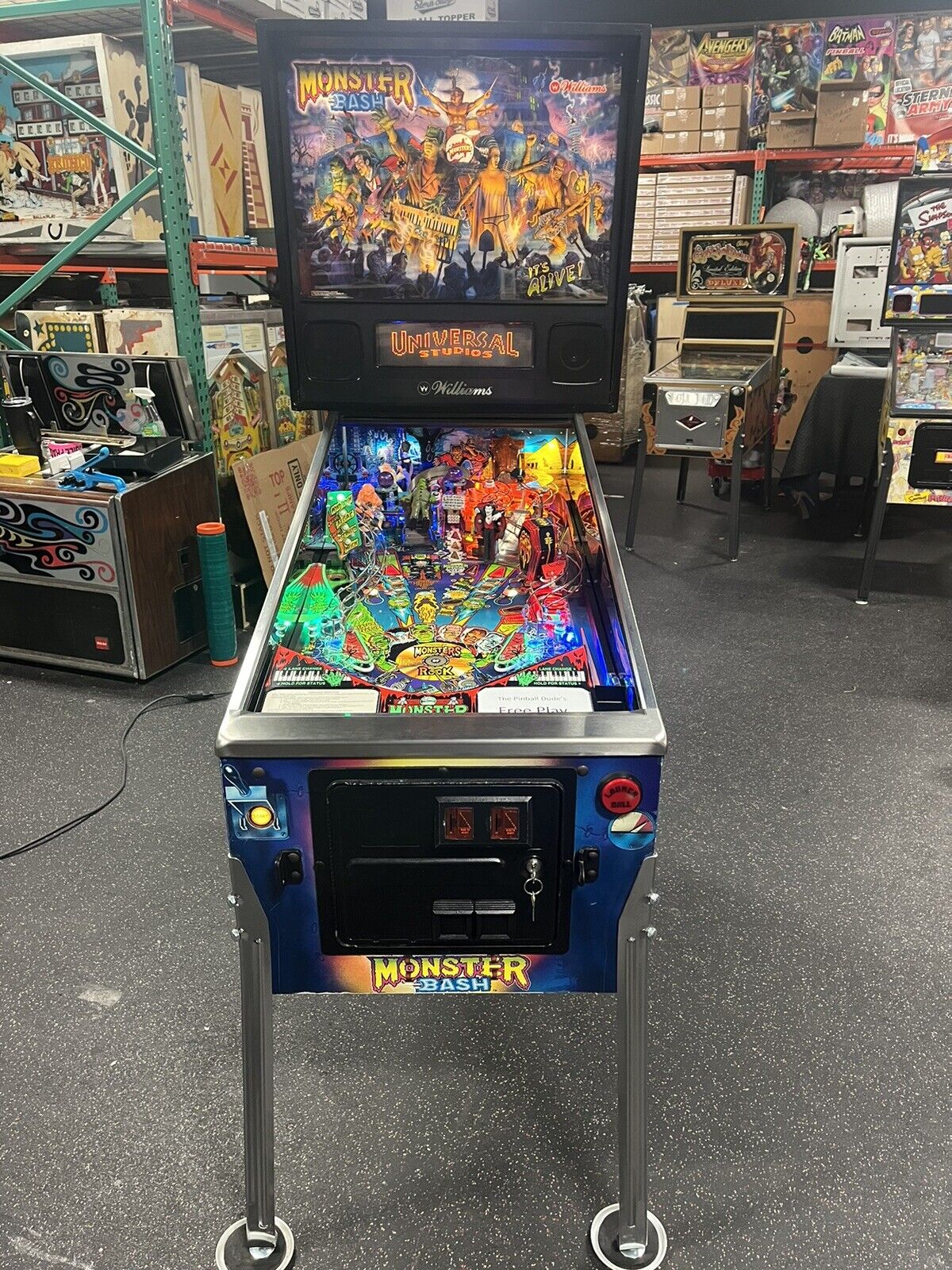 1998 MONSTER BASH PINBALL MACHINE PROFESSIONAL TECHS LEDS  WORKS GREAT