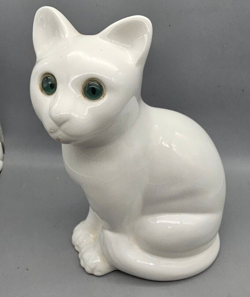 Elpa Alcobaca White Ceramic Cat W Green Glass Marble Eyes / Portugal 8.5\