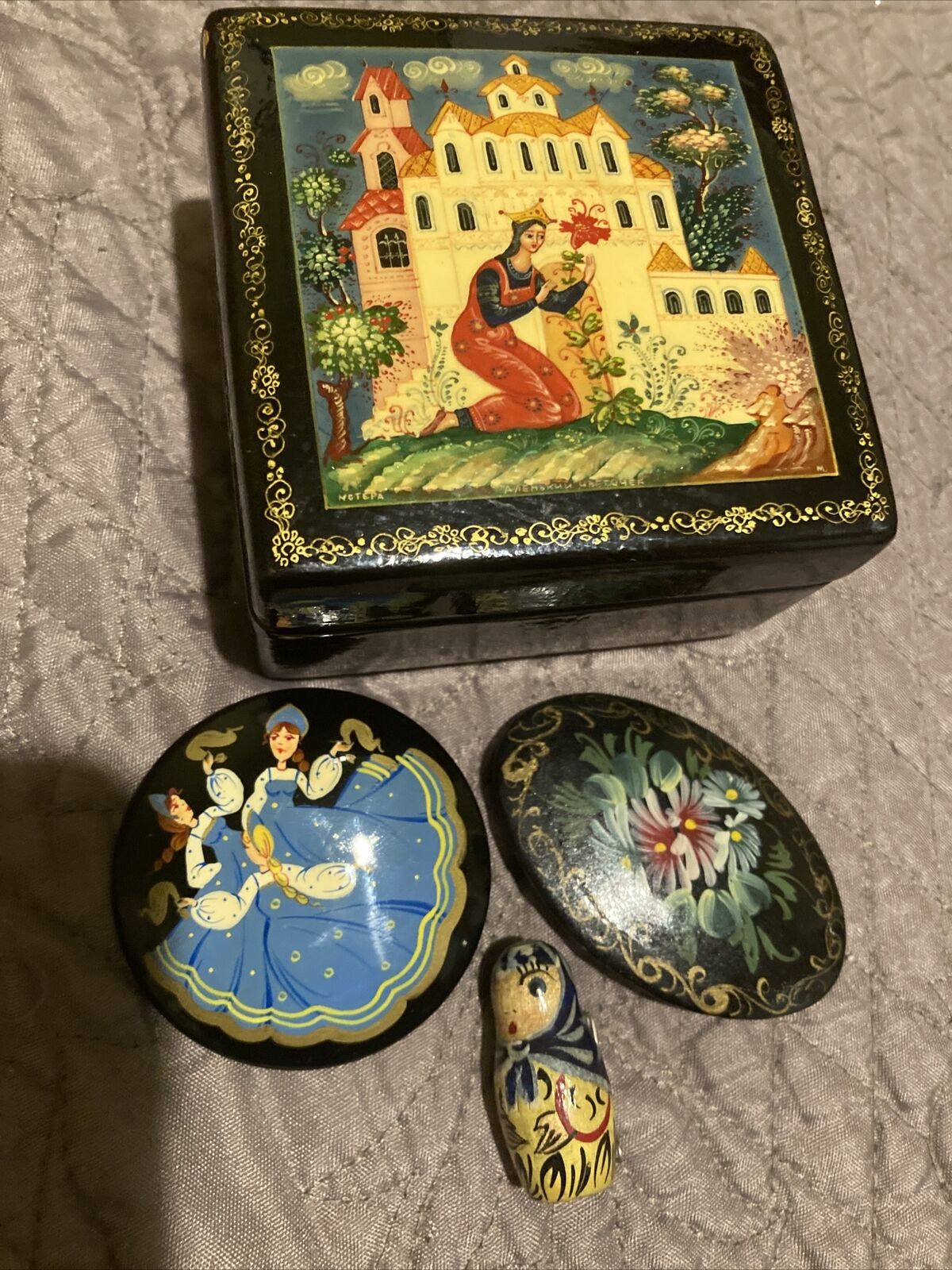 VINTAGE Lot of 4 Laquer Russian Square Trinket Box & 3 Russian Pins HandPainted