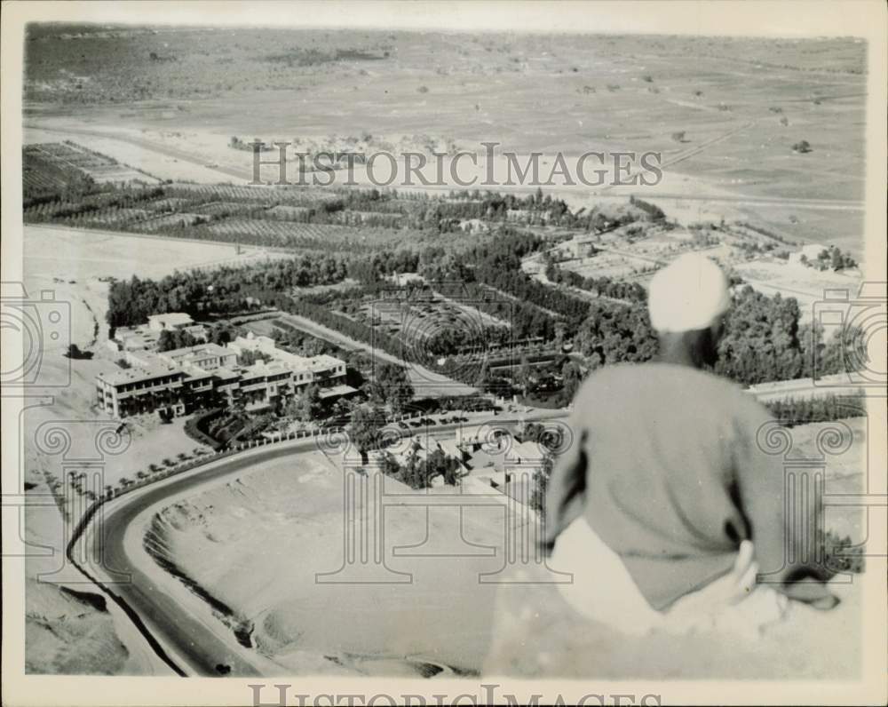 1943 Press Photo Local views famous Mena House Hotel near the Pyramids, Egypt