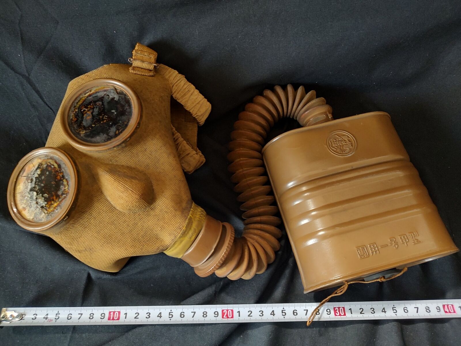 WW2 IMPERIAL JAPANESE ARMY SOLDIER and civilian Original Gas Mask and tank-g0507