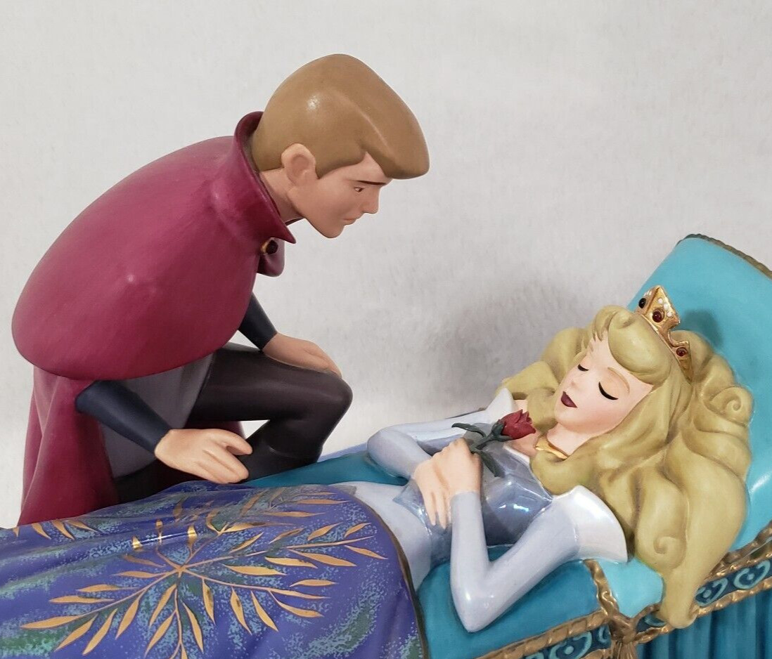 WDCC Sleeping Beauty Love's First Kiss Walt Disney Classics Collection Figurine