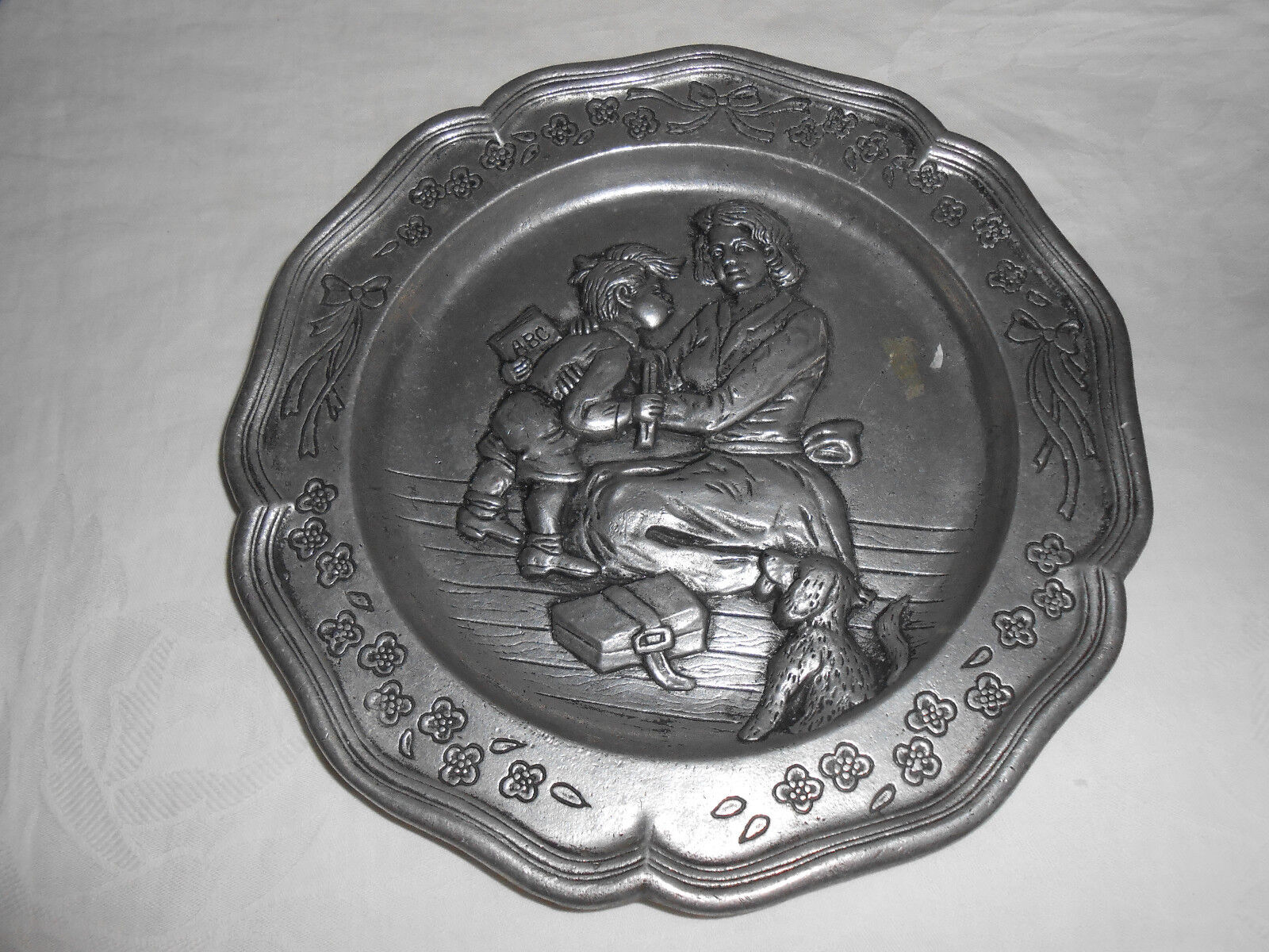 Sexton pewter Mother\'s day collection plate 1973 9\