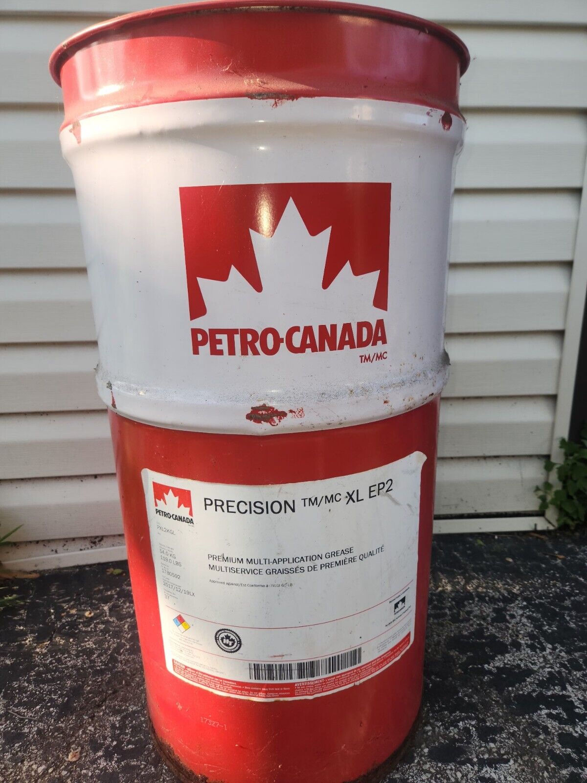 VINTAGE PETRO-CANADA CAN BARREL 20 GALLON OIL GAS METAL DRUM ADVERTISING RARE