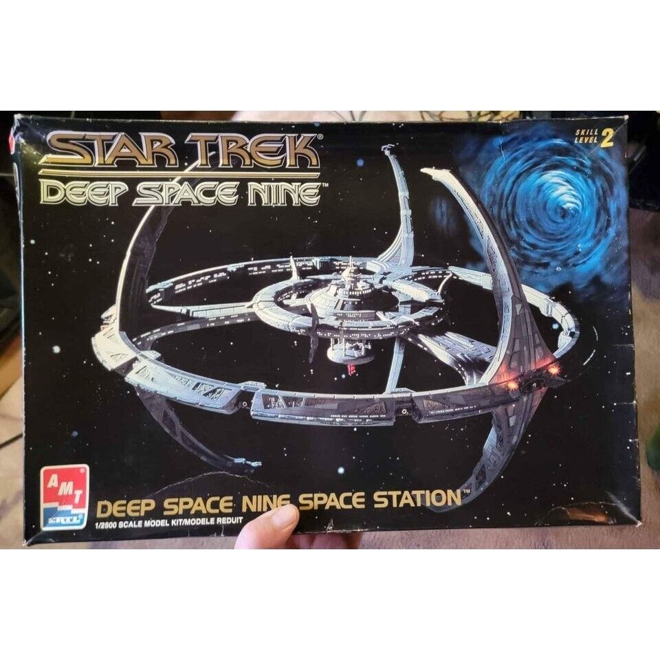 Star Trek Deep Space Nine Model Kit by AMT 1/2500 scale