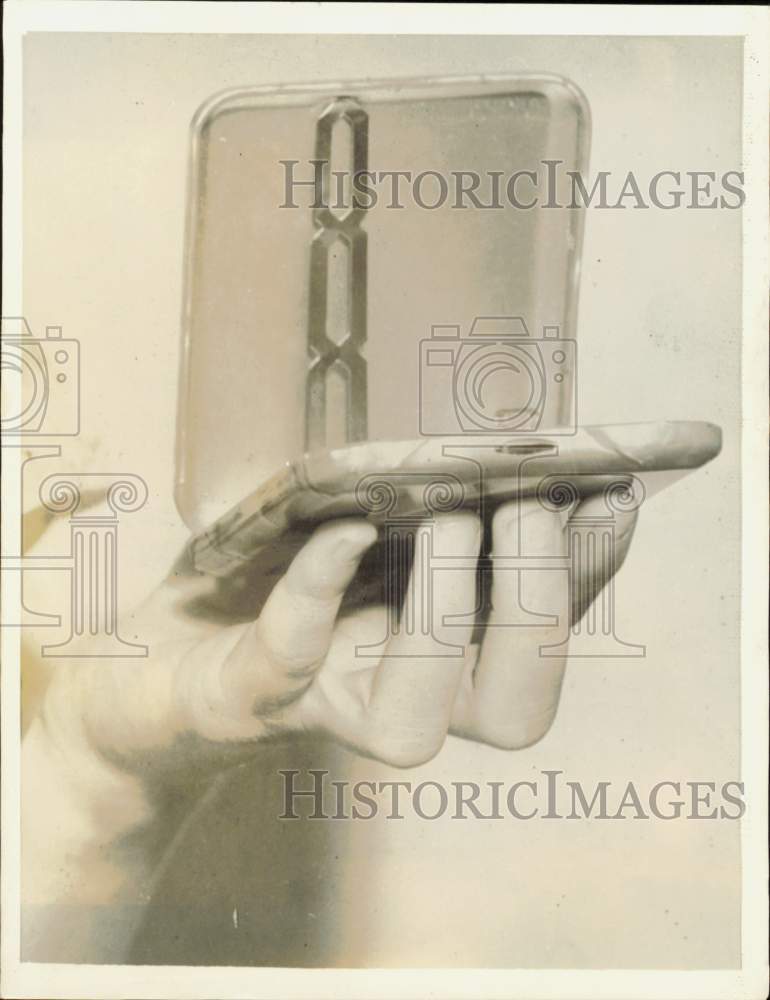 1935 Press Photo Cigarette case that led to arrest of Weyerhaeuser kidnappers