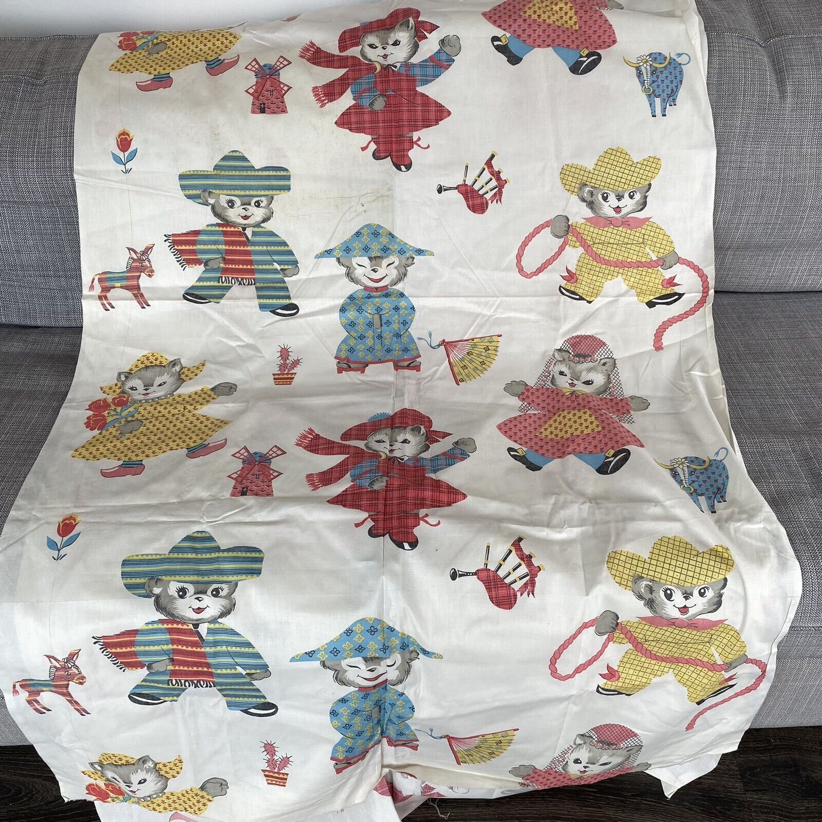 Vintage Children's Fabric Cats Kittens Of the World 34'x116