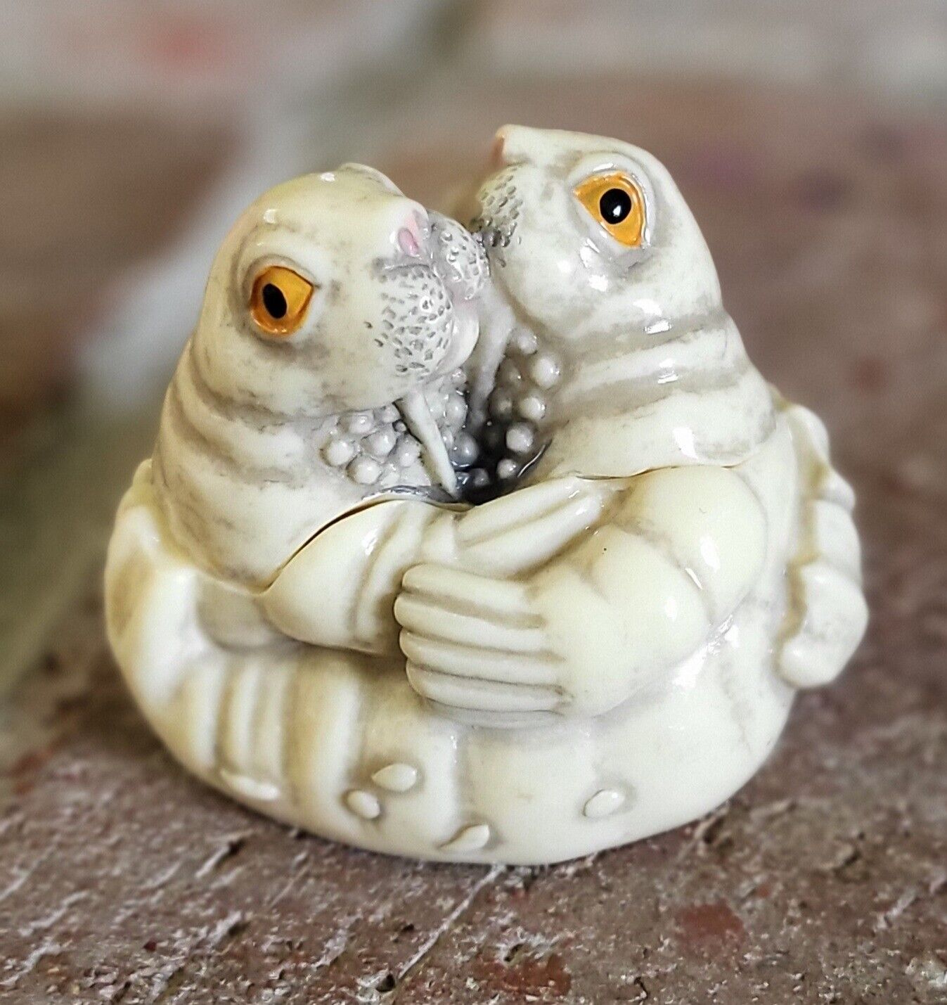 Harmony Kingdom | Walrus Love Trinket Box | Ivory Marble Resin 