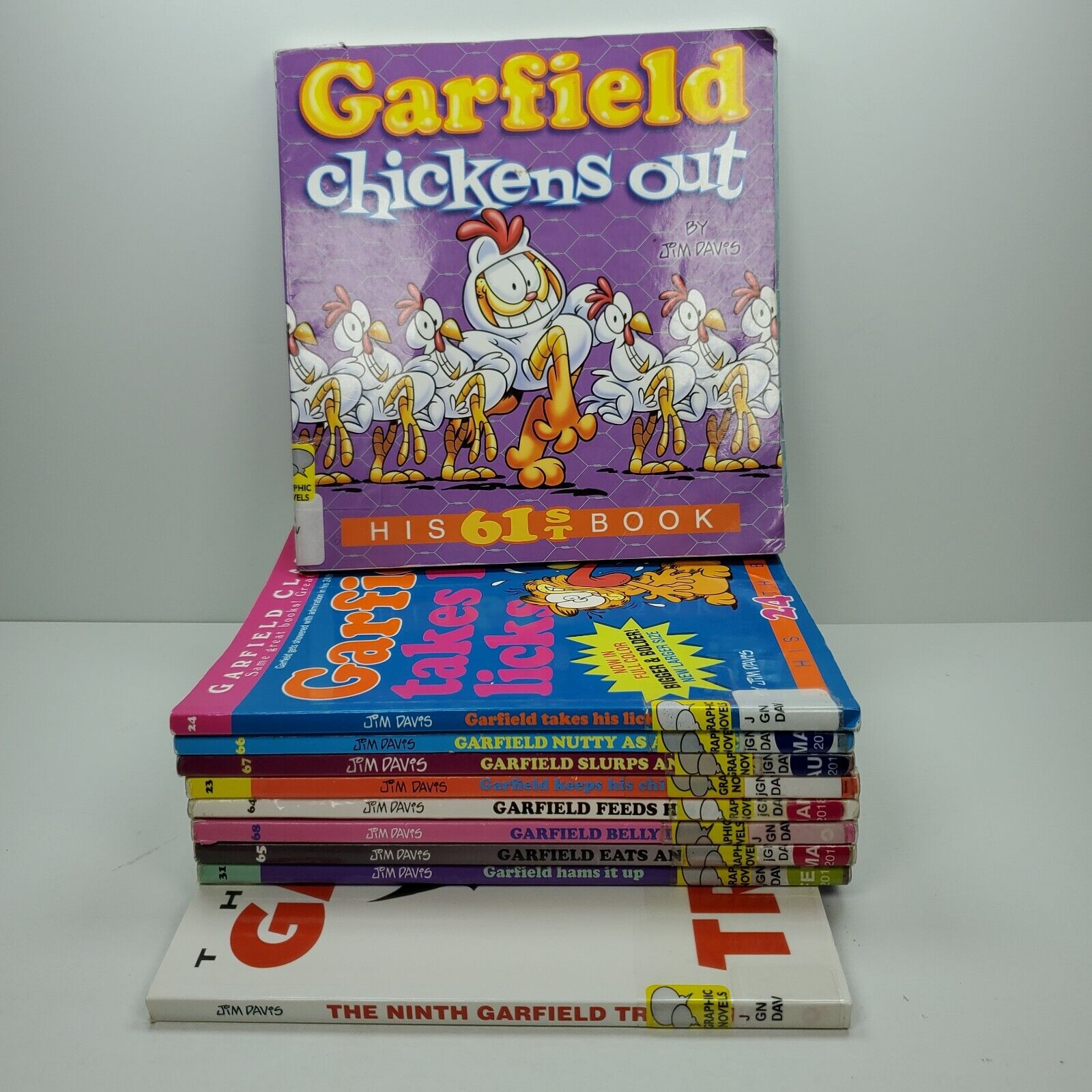 VINTAGE GARFIELD PAPERBACK BOOKS SET OF 10, EX LIBRARY