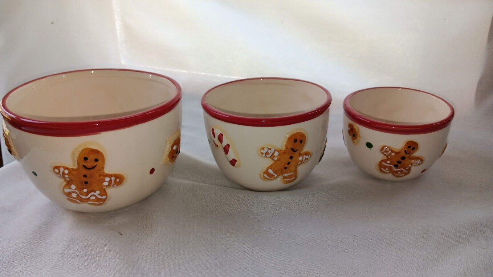 Kringles Kitchen Gingerbread Man Ceramic Nesting Bowls NEW