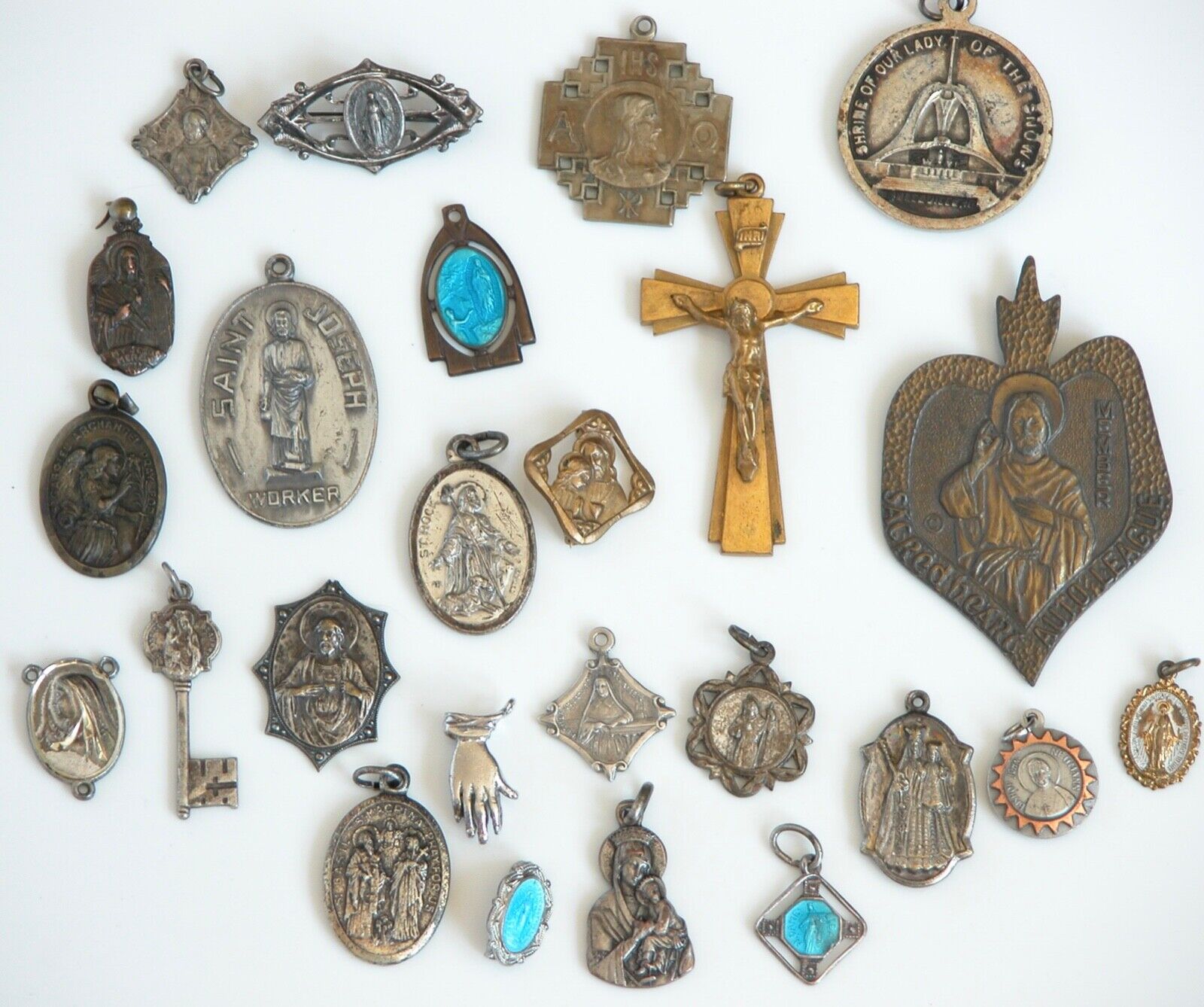 25 Pc Vtg Religious Medals Medallions Pendants Charms Pins Relics Catholic Cross