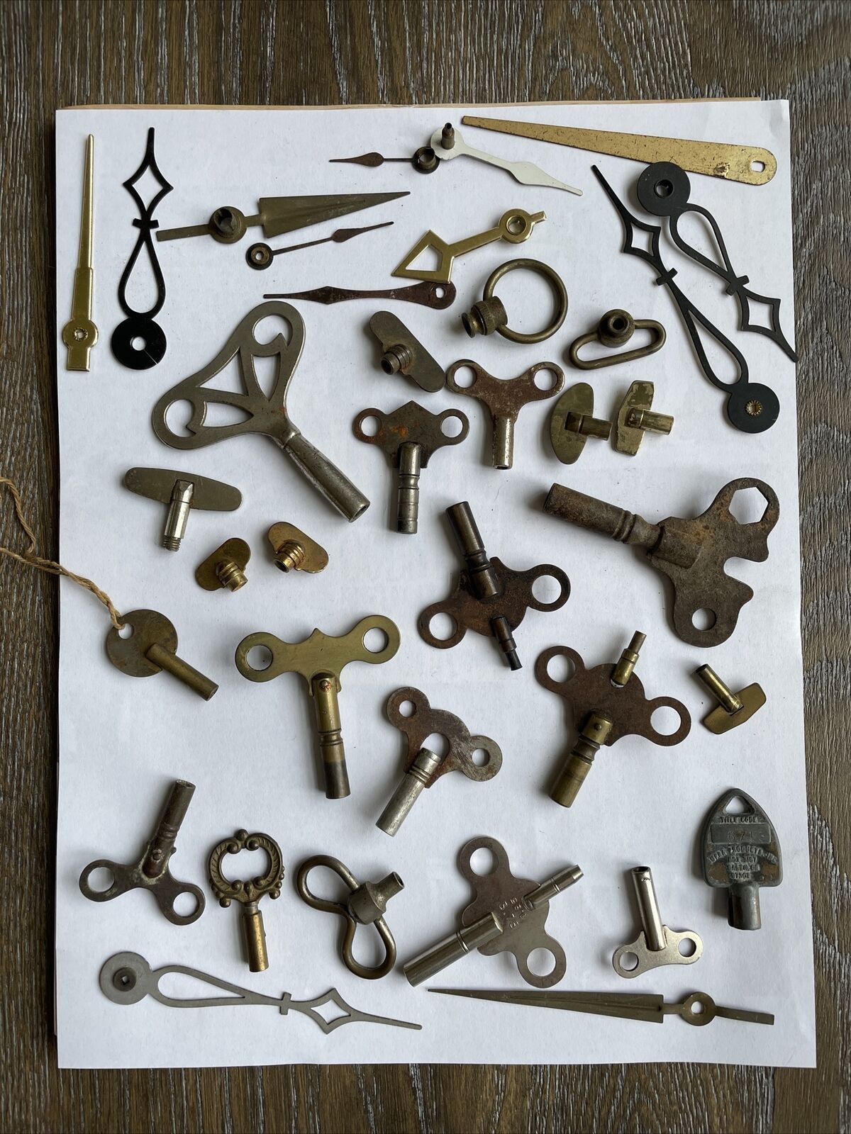 Lot Of Vintage Wind Up Keys And Clock Arms
