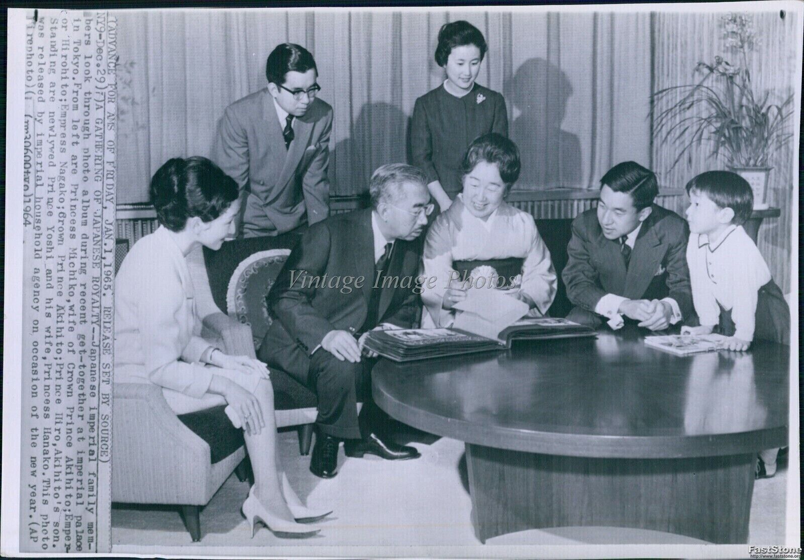 1964 Emperor Hirohito Empress Nagako Family Japan Royalty Wirephoto 7X9 Photo
