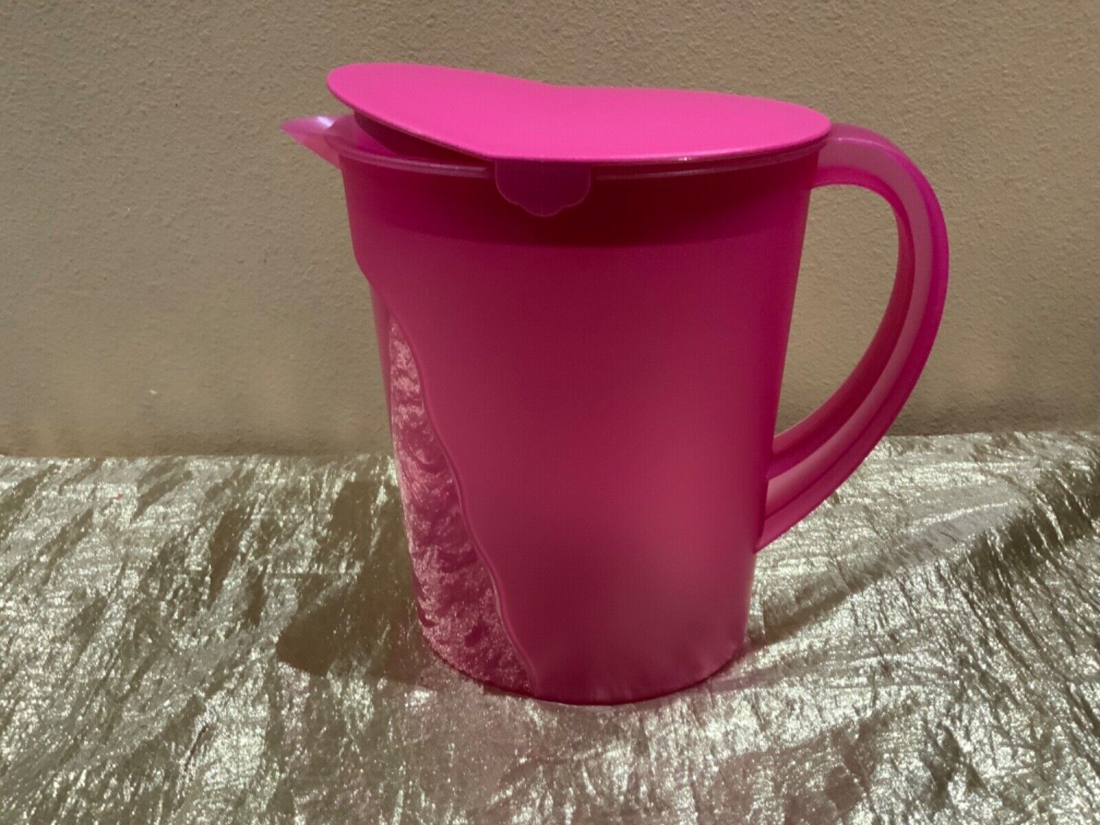 New Tupperware Beautiful Jumbo Expression Pitcher 1 Gallon 3.7L in Fiusha Color
