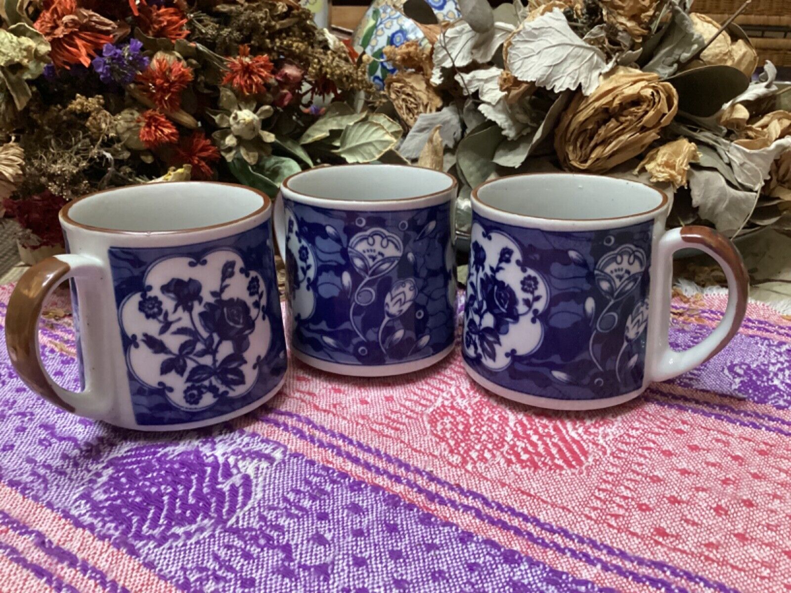 70s ~ 80s vintage Korea stoneware coffee mugs, blue chinoiserie china patterns