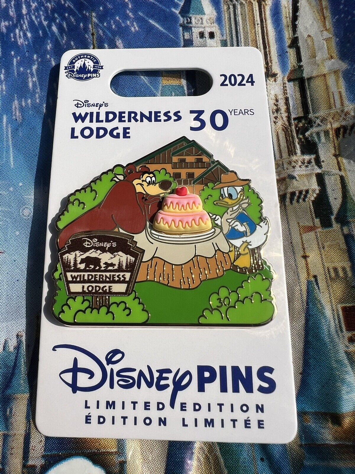 Disney Parks Wilderness Lodge 30th Anniversary Donald Duck Limited Edition 2000