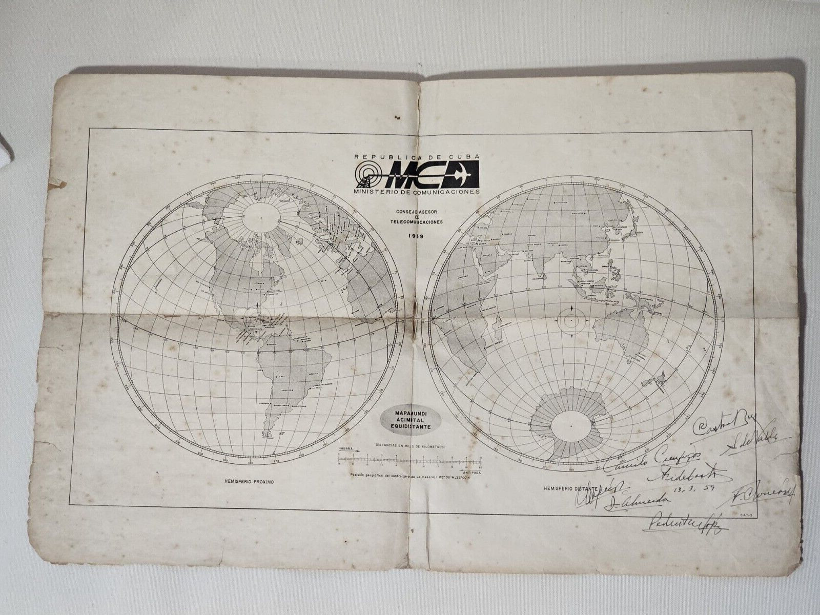 RARE FIDEL CASTRO + CAMILO CIENFUEGOS + RAUL CASTRO AUTOGRAPH MAP SIGNED 1959