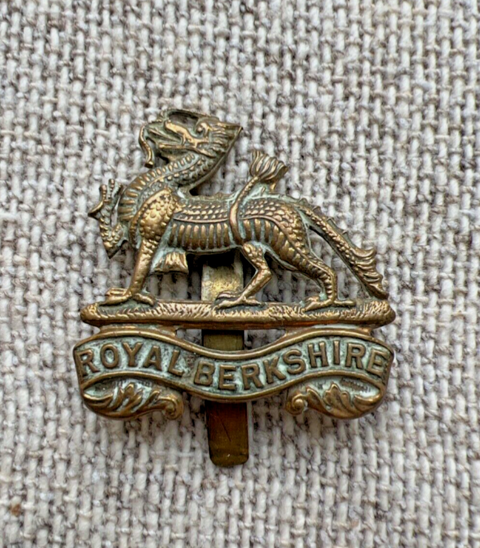 WW1 / WW2 British Royal Berkshire regiment cap badge
