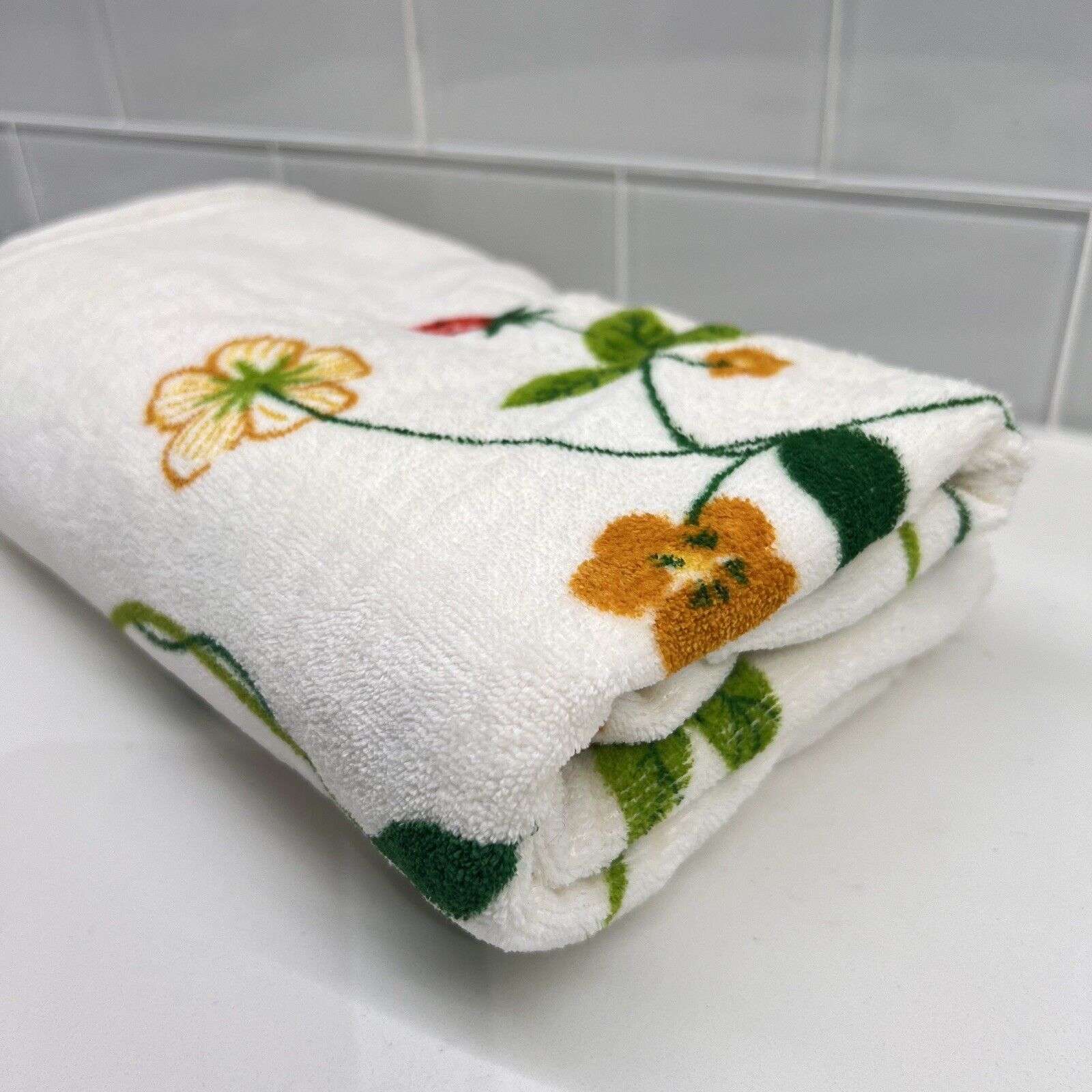 Vintage Utica Fine Arts J.P. Stevens Floral Bath Towel 46x25”