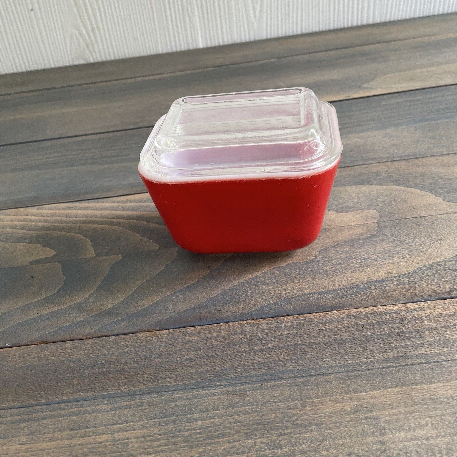Vintage 1960s Pyrex Red Refrigerator Dish w/Ribbed Lid #501 (SH)