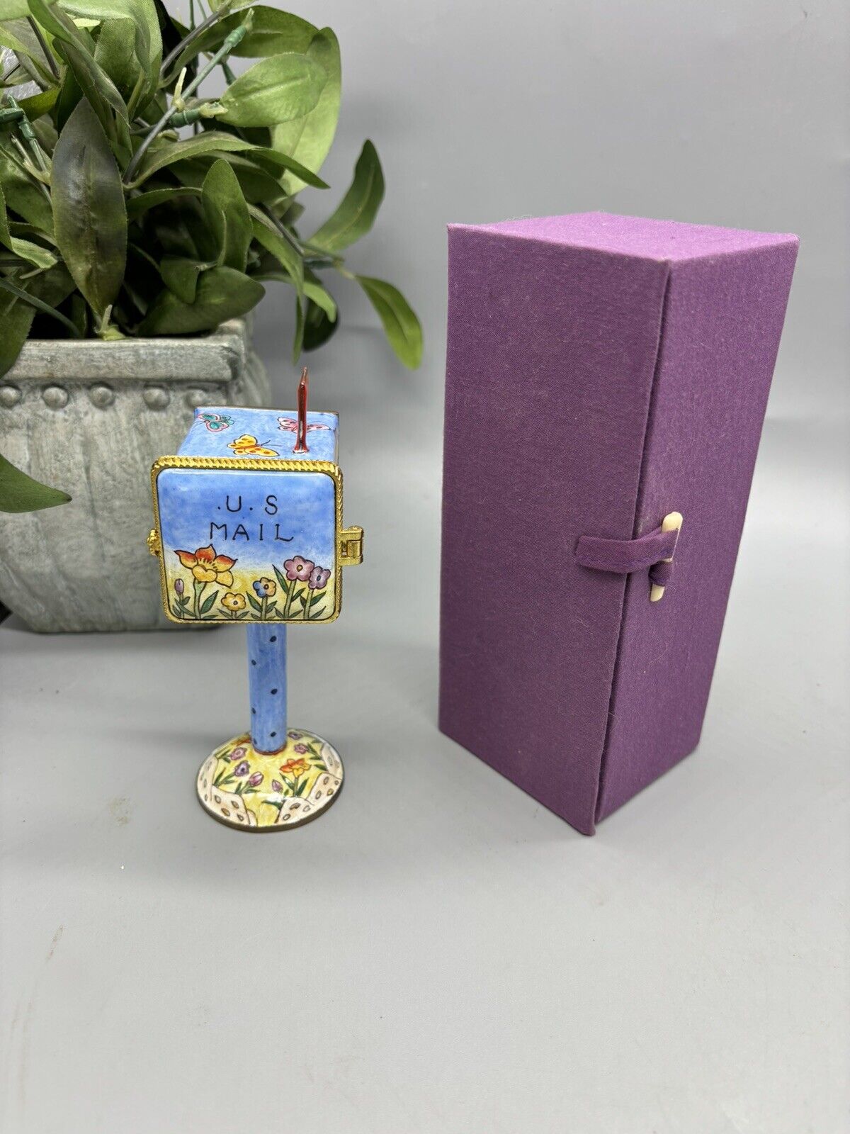 Empress Arts 2002 Hinged Mailbox on Post Floral/Butterflies Stamp Dispenser