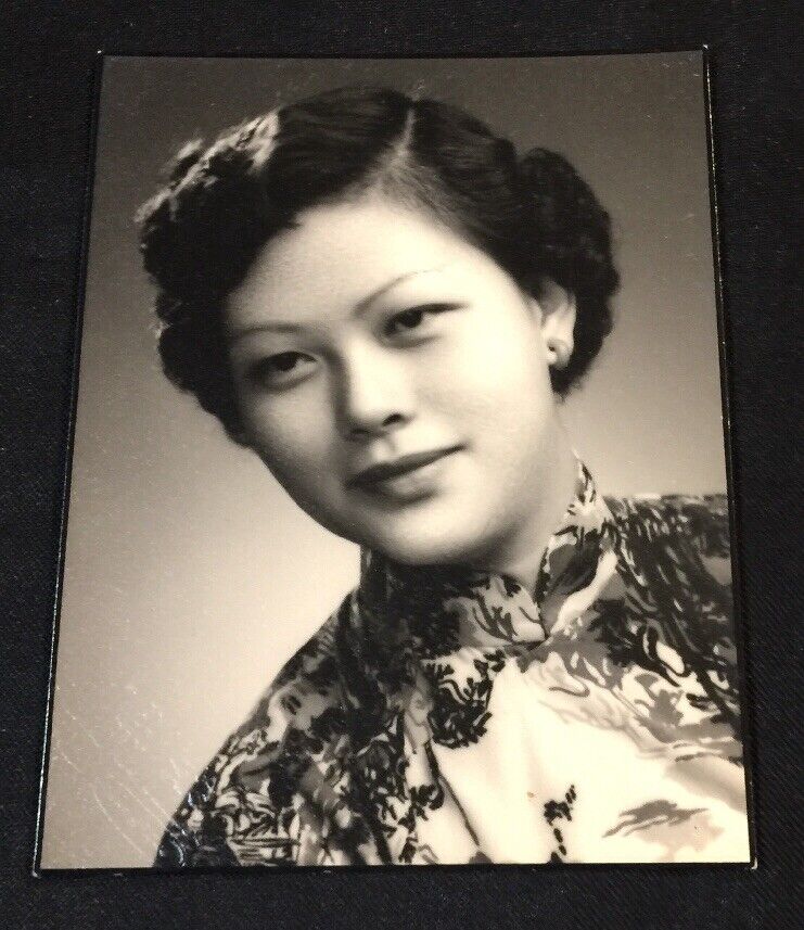 1950\'s Overseas Chinese lady female woman studio photo 