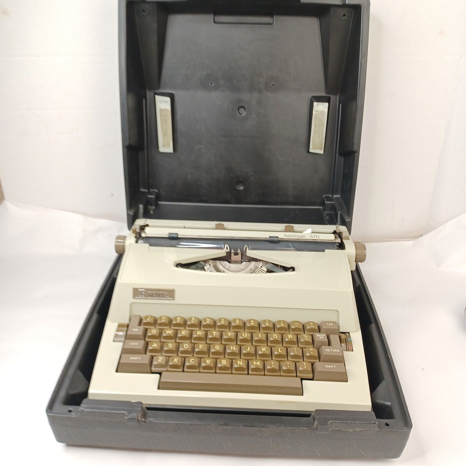 Royal Heritage 370 Typewriter With Case