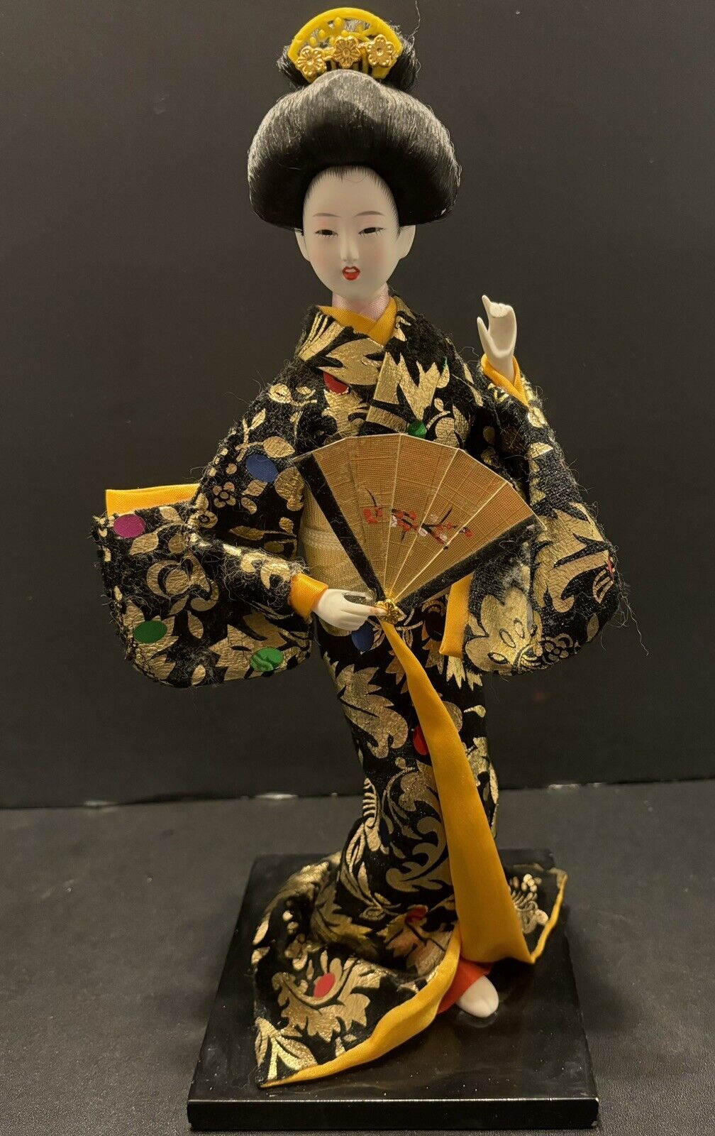 Japanese Kimono Doll Geisha Figurine with Fan 12\