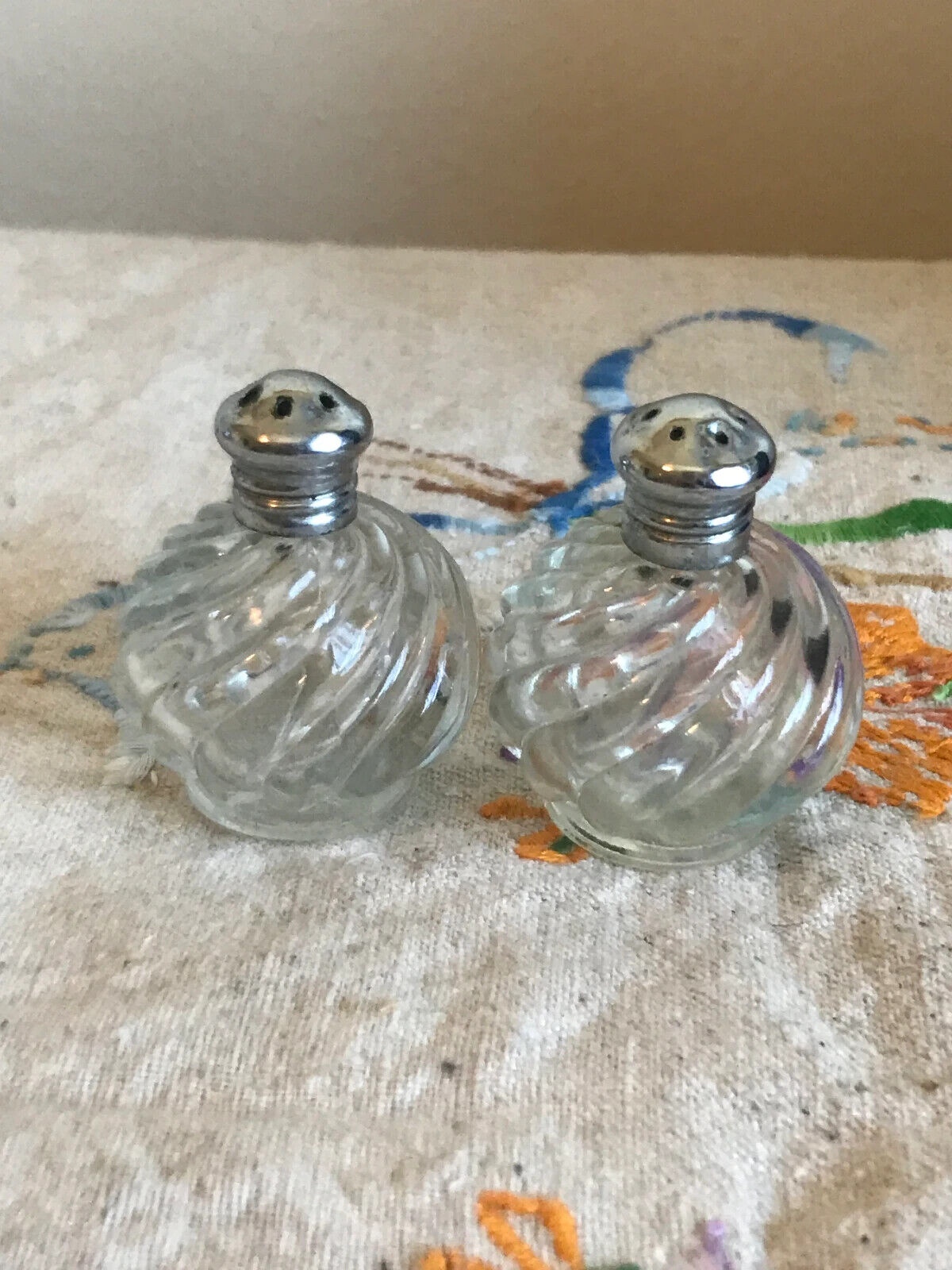 Vintage IRICE NY Swirled Glass Salt and Pepper Shakers 2\