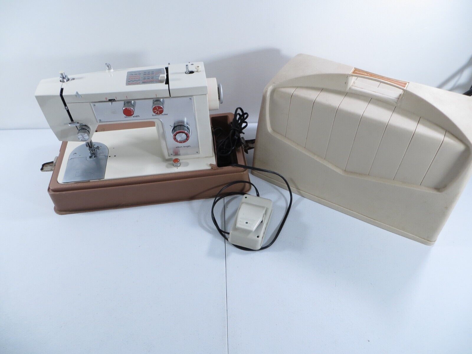 Montgomery Ward UHT J1276 Sewing Machine W/ Case & Pedal TESTED WORKING