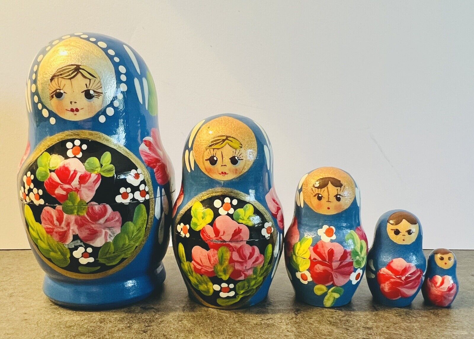 5 Russian Nesting Dolls Matryoshka Wood Painted Stacking Dolls 3.5”-.75” Signed