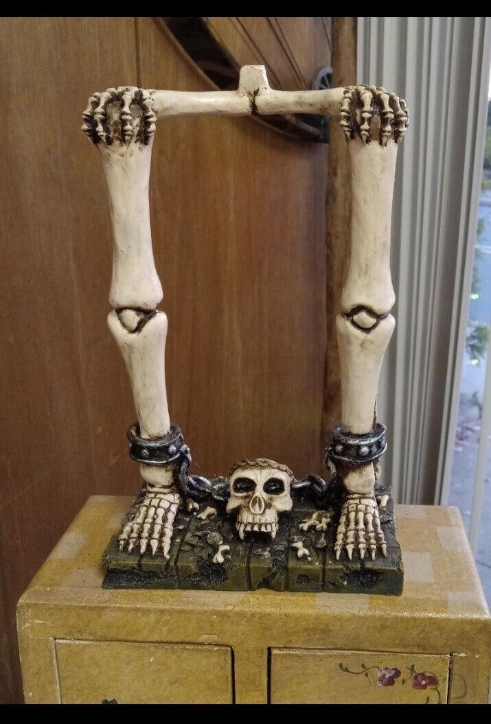 Skull Under Skeleton Leg Bones 8\