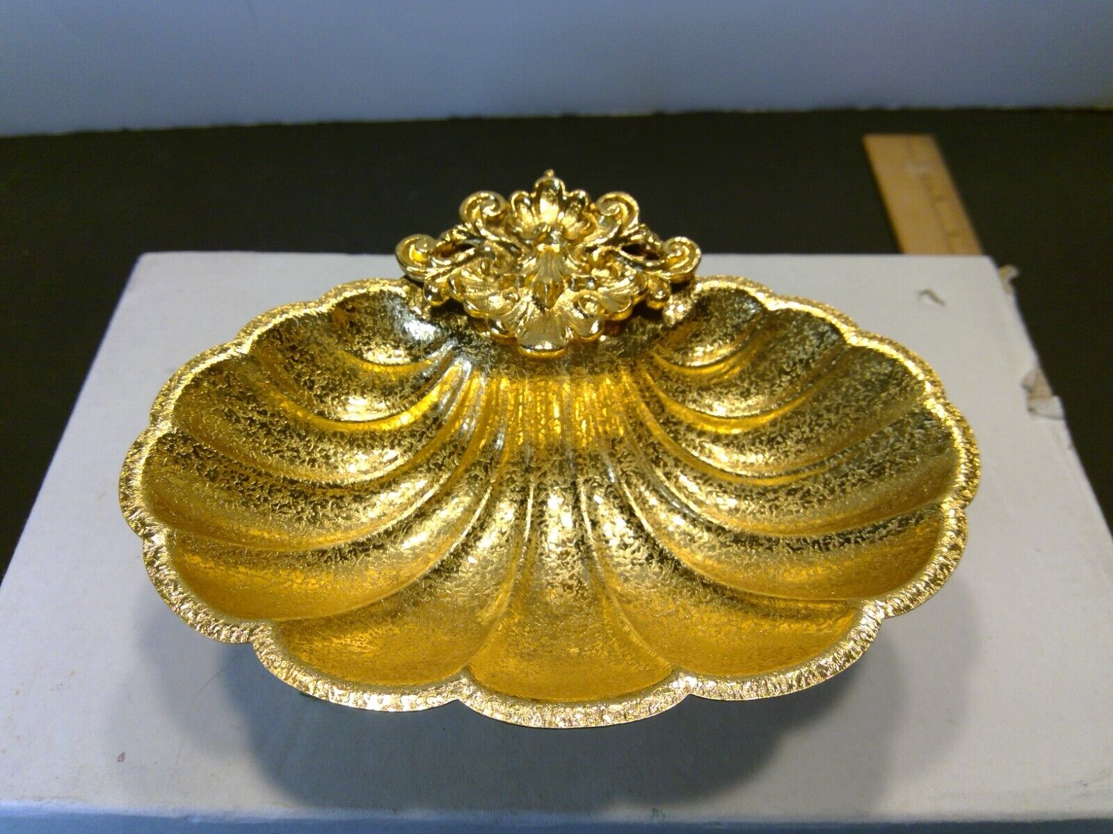 Vintage Gold Tone Metal Hollywood Regency Footed Shell Soap Trinket Dish