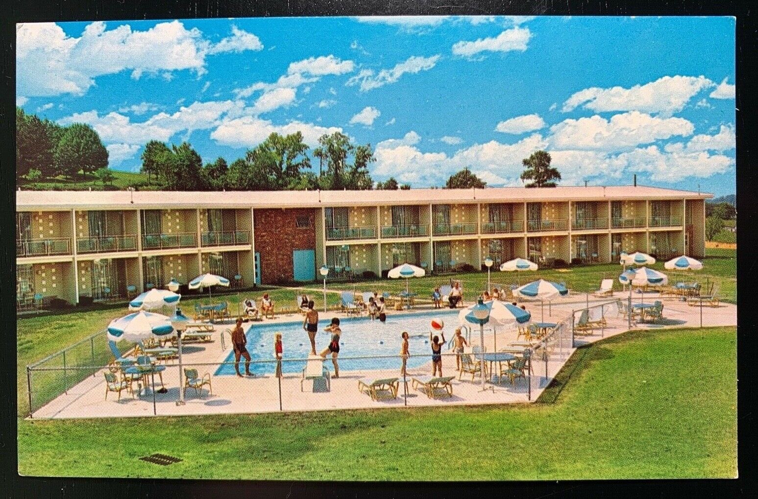 Postcards Harrisburg PA - Howard Johnson Motel Swimming Pool