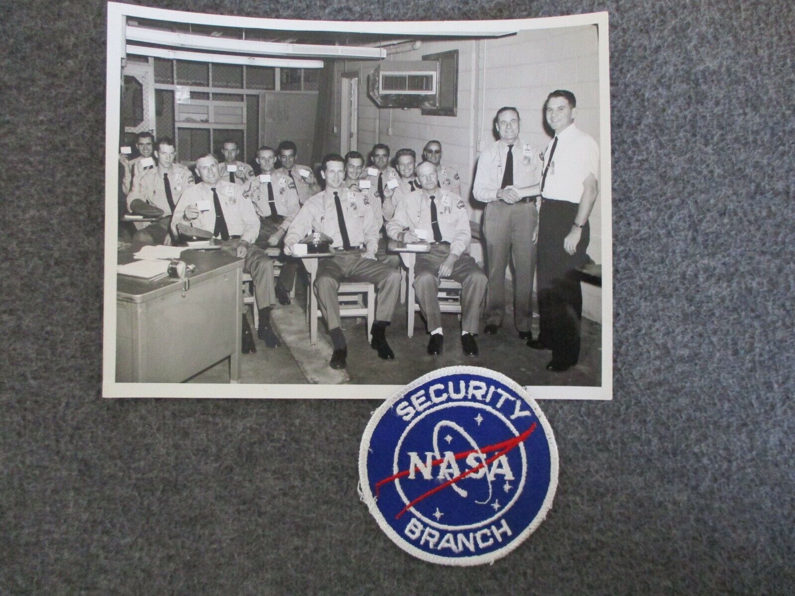 1965 NASA SECURITY BRANCH VECTOR MEATBALL PATCH + BLACK/WHITE PHOTO W/PATCH*RARE