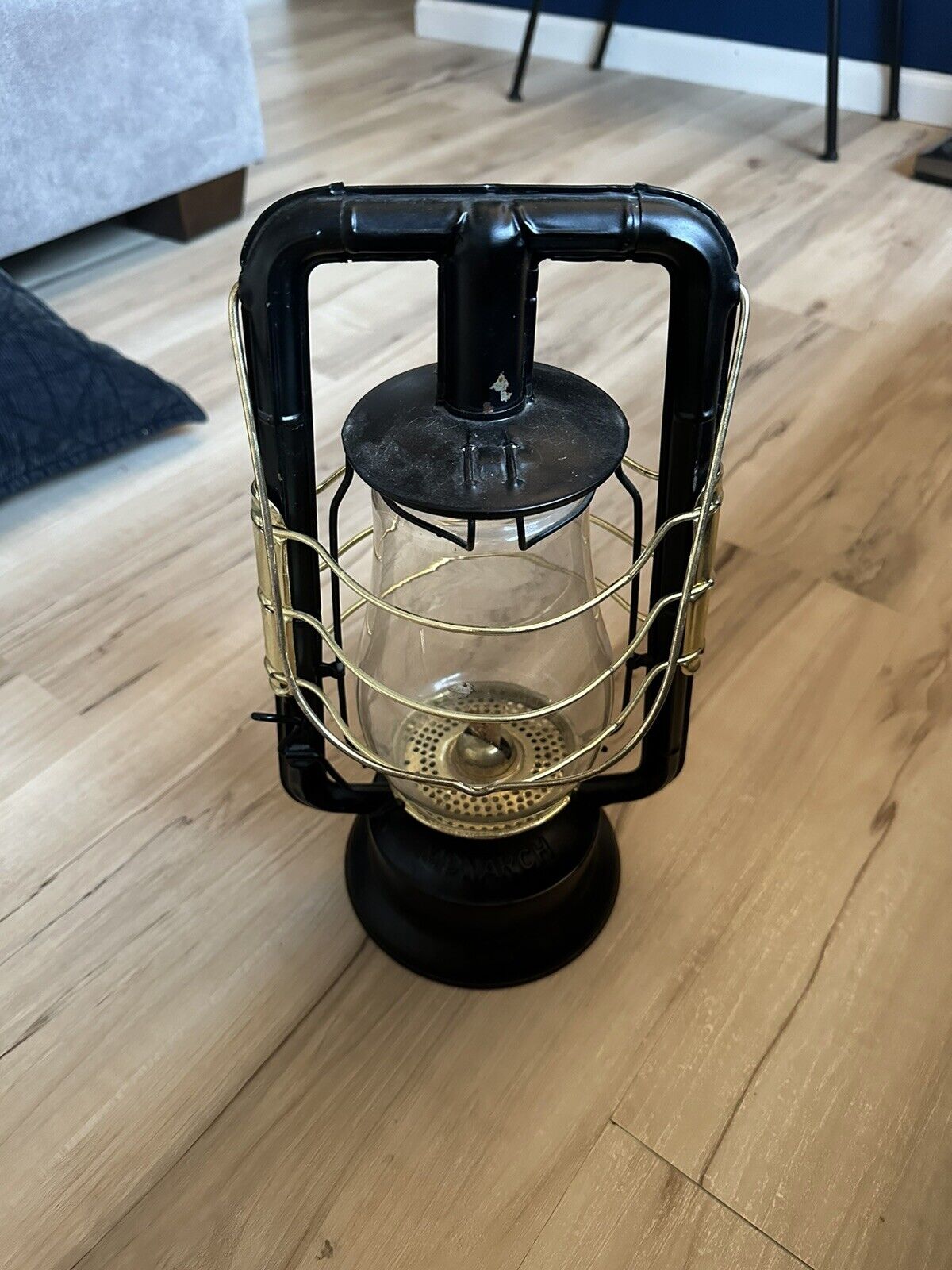 Dietz #90 D-Lite Oil Burning Lantern Black and Gold