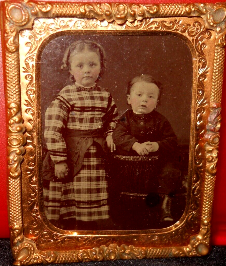 1/9th Size Tintype of young siblings in brass mat/frame