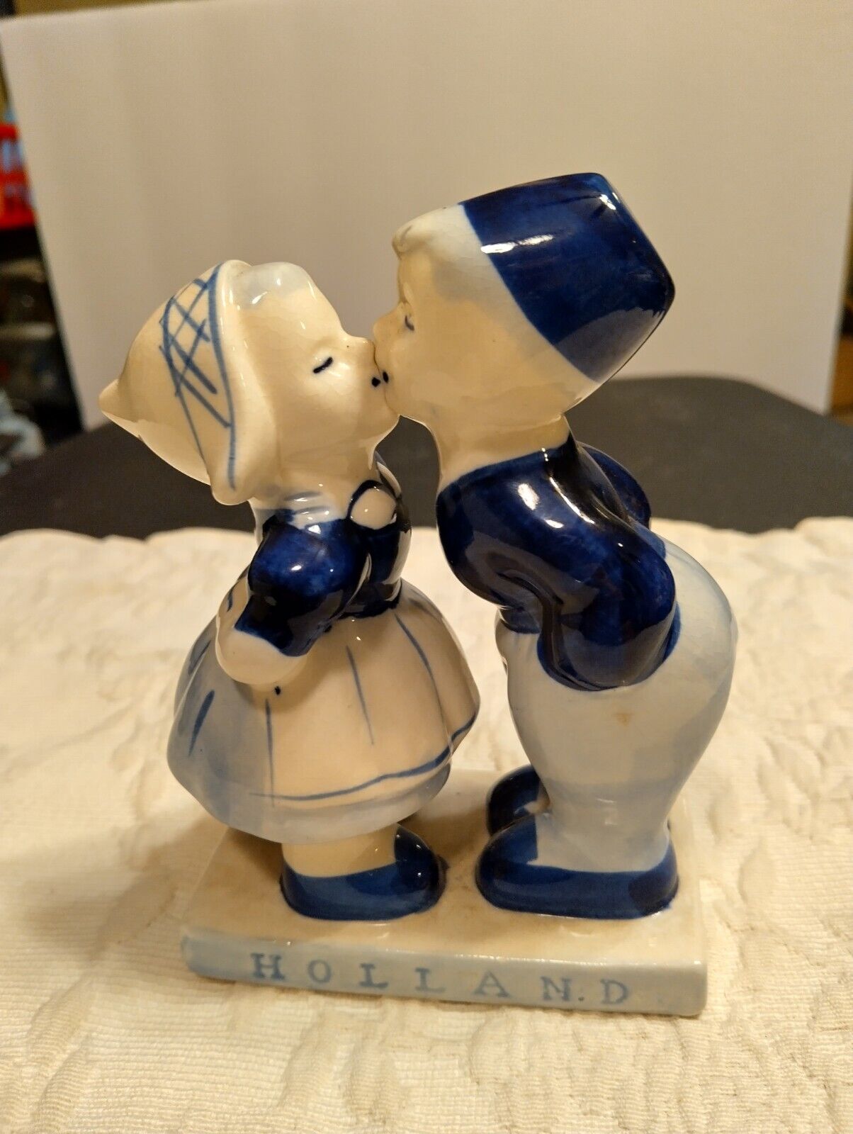 Vintage Delft Blue Kissing Dutch Boy and Girl Hand Painted Figurine 5” Tall