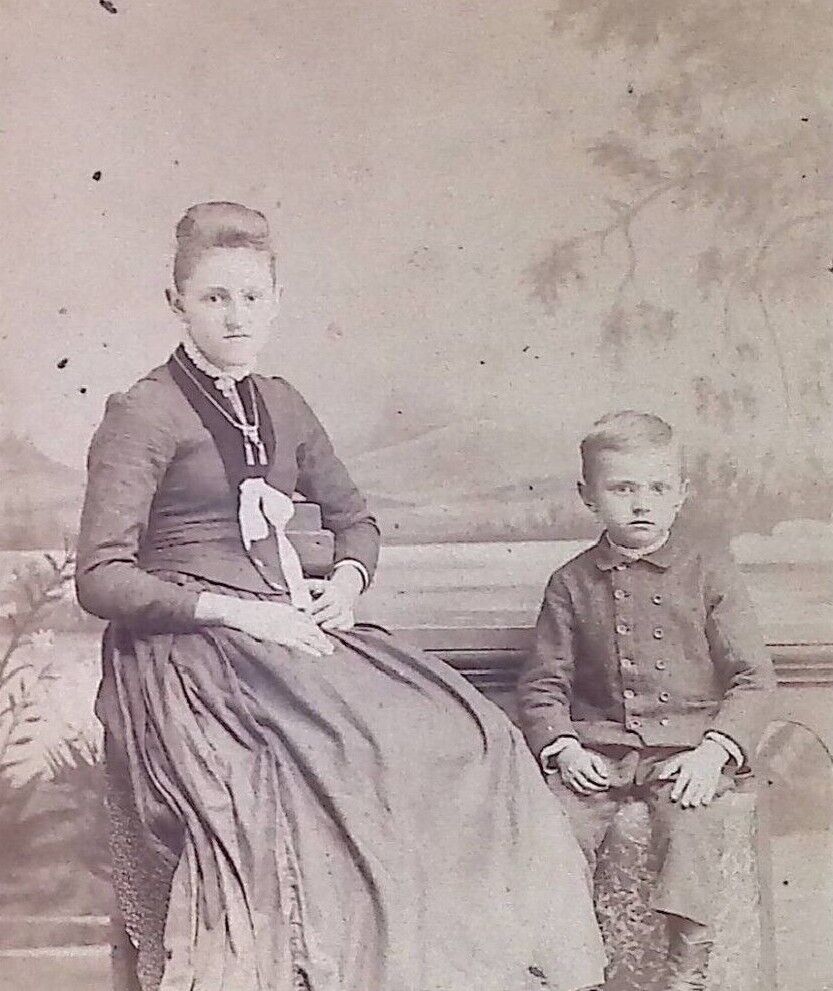 C.1880s Cabinet Card Des Moines IA Beautiful Woman Mother W Son Boy Child A40171