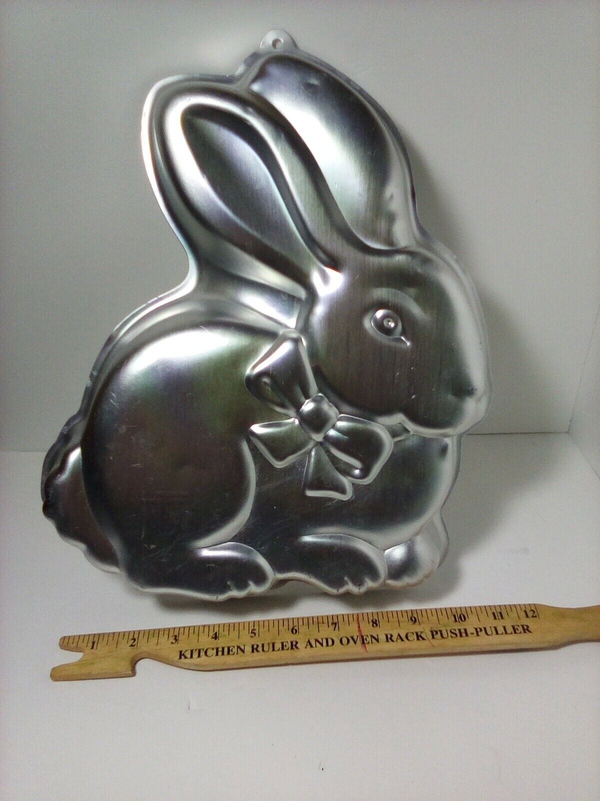 Vintage 1986 Wilton Easter Bunny Rabbit Cake Pan