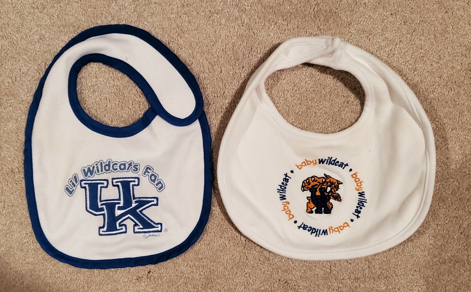 2 Kentucky Wildcats All Pro Baby Infant Newborn Cloth Bibs NCAA 